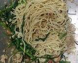 Foto langkah ke 4 dari resep Mie Kangkung Belacan.