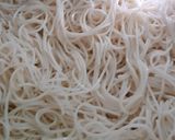 A picture of step 2 of Egg Chowmein.