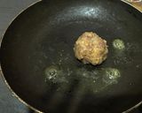 Foto langkah ke 4 dari resep Minced Beef Steak + Potato with Brown Sauce.