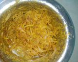 A picture of step 2 of Kanda bhaji pav.