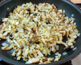 Foto del paso 2 de la receta: 173.🥟Empanadas de masa filo de espinacas, setas y ricota🍄‍🟫🧀