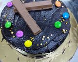 A picture of step 5 of Chocolate kitkat cake.