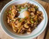รูปขั้นตอนการทำที่ 5 ของ ข้าวหน้าหมูสามชั้นสไลด์ผัดซอสหมาล่า