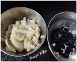A picture of step 1 of Sitaphal MilkShake.