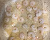 صورة لخطوة 3 من وصفة باستا بالروبيان والكريمه الورديه 🍝