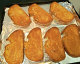 Foto del paso 1 de la receta: Tostas de camembert con crujiente de jamón ibérico