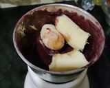 A picture of step 1 of Banana - Pomegranate - Blueberries Smoothie.