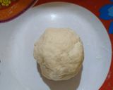Foto langkah ke 1 dari resep Pizza mini thin crust simple (saos, sosis, keju).