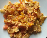 Foto del paso 5 de la receta: Huevos perico (huevos revueltos con cebolla y tomate)