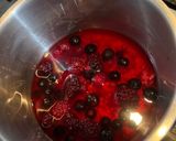 Foto langkah ke 1 dari resep Mix Berries home made syrup for topping.