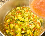 Foto del paso 4 de la receta: Pollo en salsa con pimiento y calabacín