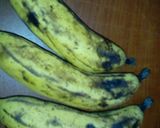 A picture of step 1 of Butter Brown Bananas in Ice cream, dessert.