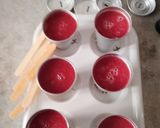 A picture of step 4 of Red Fruity Juicy Popsicles.