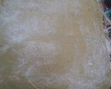 Foto del paso 2 de la receta: Medialunas con falso hojaldre fácil y económico (sin manteca)