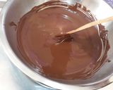 Foto del paso 11 de la receta: Bombón de chocolate relleno de fresa
