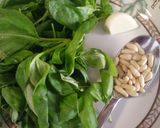 A picture of step 1 of Pesto alla Genovese.