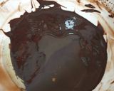 Foto langkah ke 4 dari resep Mini Dark Choco Chiffon Cake.