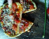 Foto langkah ke 8 dari resep Pizza crunch / Pizza tipis.