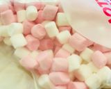A picture of step 13 of Eggless cupcakesDecorated with buttercream, fondant and marshmallows.