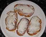 Foto del paso 2 de la receta: Tostadas de queso crema y algas wakame