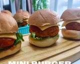 Gambar langkah 5 resipi Mini burger.