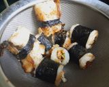Hình bước làm 2 của món Sushi lươn chiên giòn