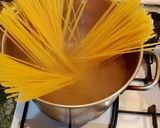 Foto del passaggio 2 della ricetta Spaghetti con Biete Spinaci Panna e Parmigiano