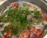Hình bước làm 6 của món Canh Chua Đầu Cá Hú Nấu Lá Giang