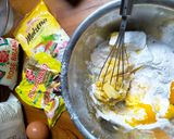 Foto langkah ke 1 dari resep Taro Cringkle Cookies.