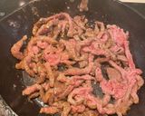 A picture of step 2 of Stir-fried beef and paprika with lemon.