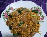 Foto langkah ke 3 dari resep Mie Goreng Simple.