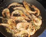 Foto del paso 2 de la receta: Espaguetis con Langostinos en salsa rústica
