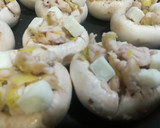 Foto del paso 4 de la receta: Champiñones al horno con pavo y queso de cabra al vino