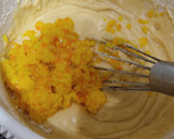Foto del paso 5 de la receta: Bizcocho esponjoso de naranja con chocolate