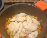 Foto del paso 2 de la receta: Estofado de patatas con calamares