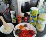 Une image de l'étape 2 de Riz jaune + poulet à la sauce tomate.