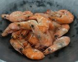 Foto langkah ke 3 dari resep Tumis Udang Bawang Putih.