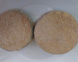 Foto del paso 4 de la receta: Hamburguesa envuelta en queso con berenjena rellena, huevo frito y salsa de mostaza