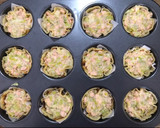 Foto del passaggio 6 della ricetta Cestini di crespella ripieni di porri salmone e robiola al profumo di timo