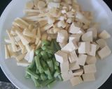 รูปขั้นตอนการทำที่ 2 ของ ผัดทั้งใบ+ก้านอ่อนกระเพรา #Useeverypart Basil Stir Fried