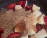 Gambar langkah 1 resipi Strawberi Epal Compôte.