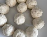 Une image de l'étape 3 de Beignet de manioc accompagné de coco.