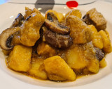 Foto del paso 5 de la receta: Ternera blanca guisada con champiñones y patatas