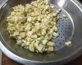 A picture of step 1 of Raw Mango Galka.