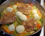 Foto del paso 3 de la receta: Muslos de pollo estofados al curry