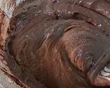 Foto langkah ke 5 dari resep Brownies Kukus Keju Cokelat.