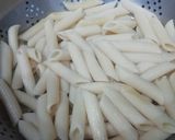 A picture of step 2 of White Sauce Pasta.