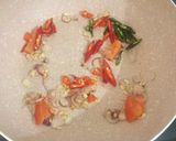 Foto langkah ke 3 dari resep Tumis kangkung saos tiram.