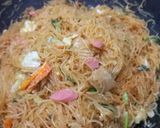 Foto langkah ke 4 dari resep Bihun Goreng Simpel.