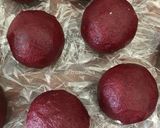 Foto langkah ke 3 dari resep Red Velvet Crinkle Cookies.
